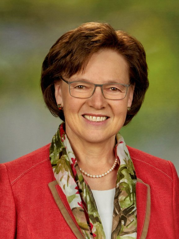 Erste Bürgermeisterin der Gemeinde Langenmosem  Mathilde Ahle