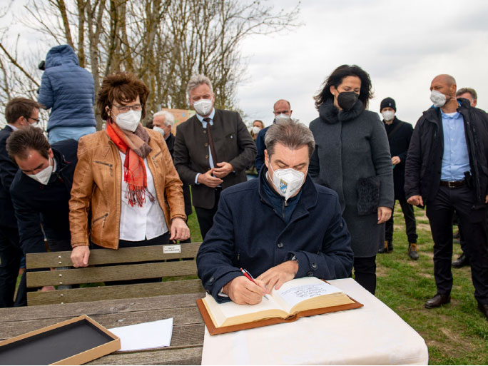 Grossansicht in neuem Fenster: Eintrag in das Goldene Buch - Dr. Söder